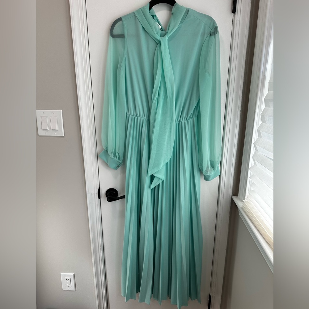 Beautiful Vintage‎ dress, looks to be homemade. Mint green color